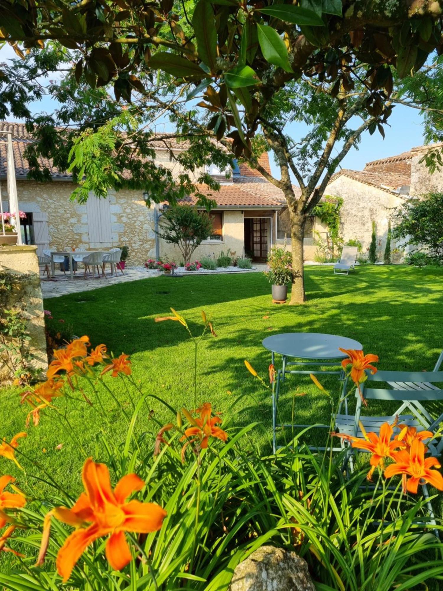 L'Esprit Du 24 Bed and Breakfast Rouffignac-de-Sigoules Εξωτερικό φωτογραφία