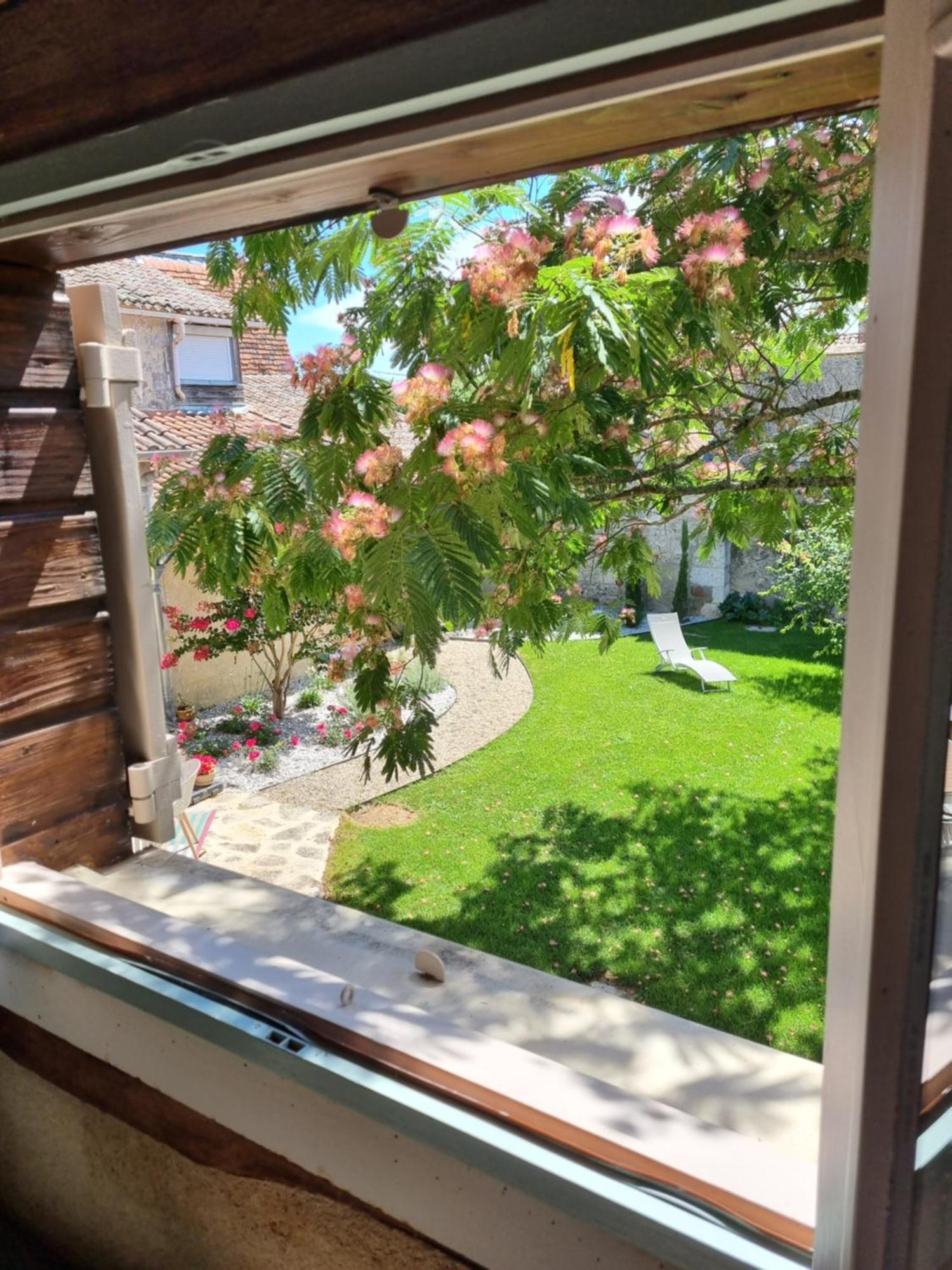 L'Esprit Du 24 Bed and Breakfast Rouffignac-de-Sigoules Εξωτερικό φωτογραφία