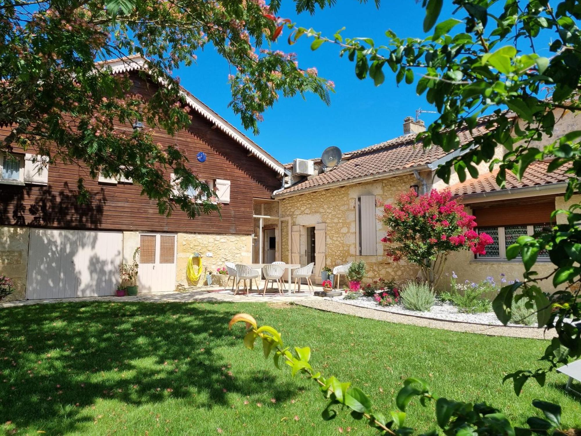 L'Esprit Du 24 Bed and Breakfast Rouffignac-de-Sigoules Εξωτερικό φωτογραφία
